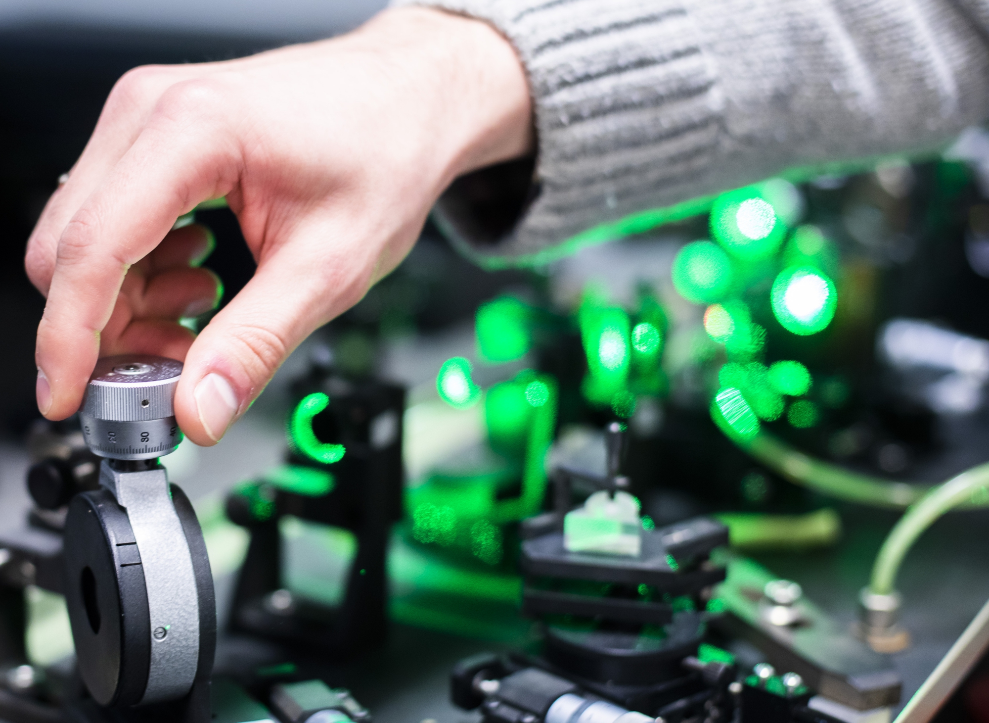 Hand adjusting optical device