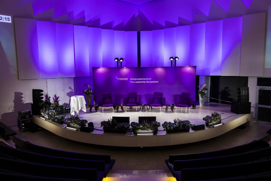 Kuva vuoden 2022 Johtajuussymposiumista.