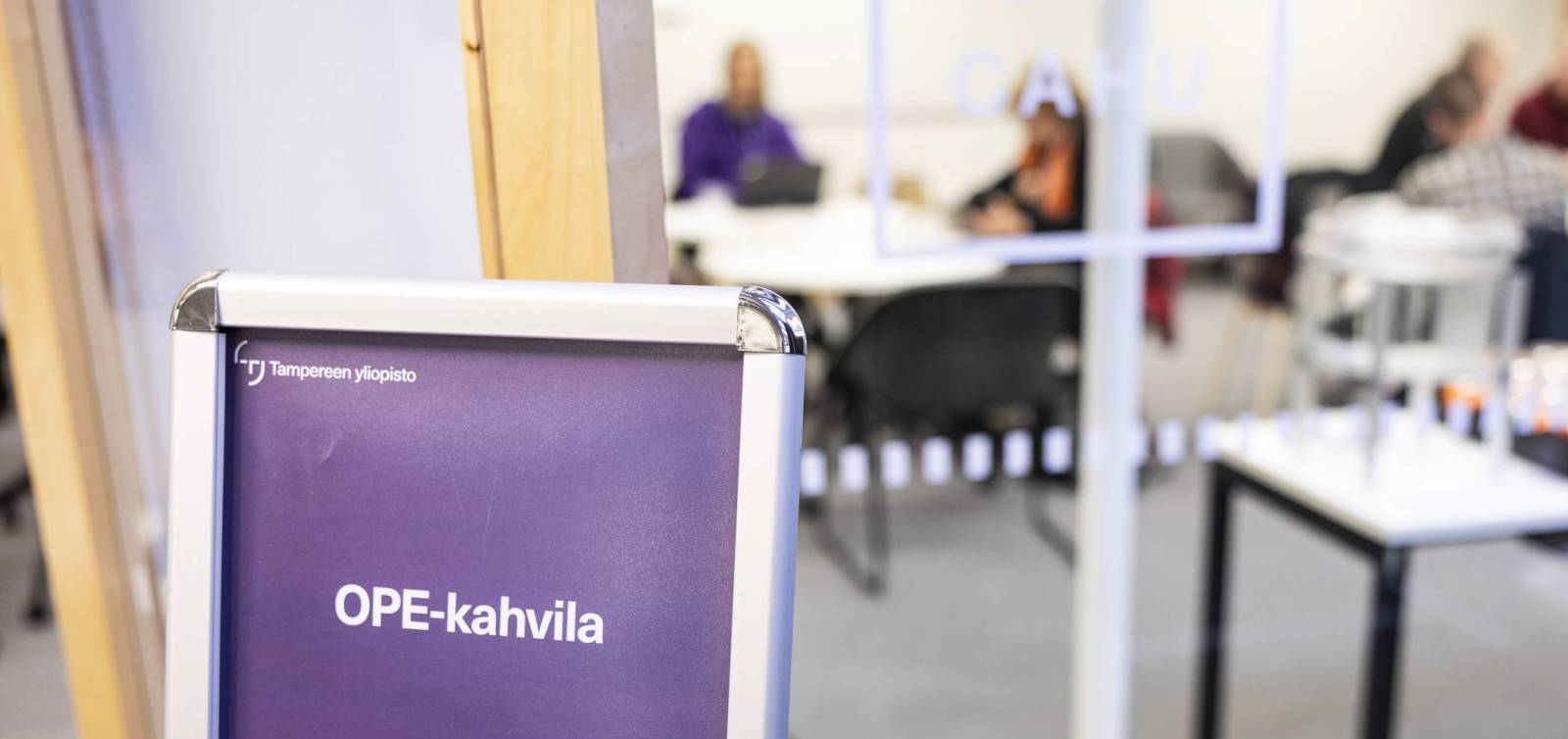 kyltti, jossa lukee ope-kahvila