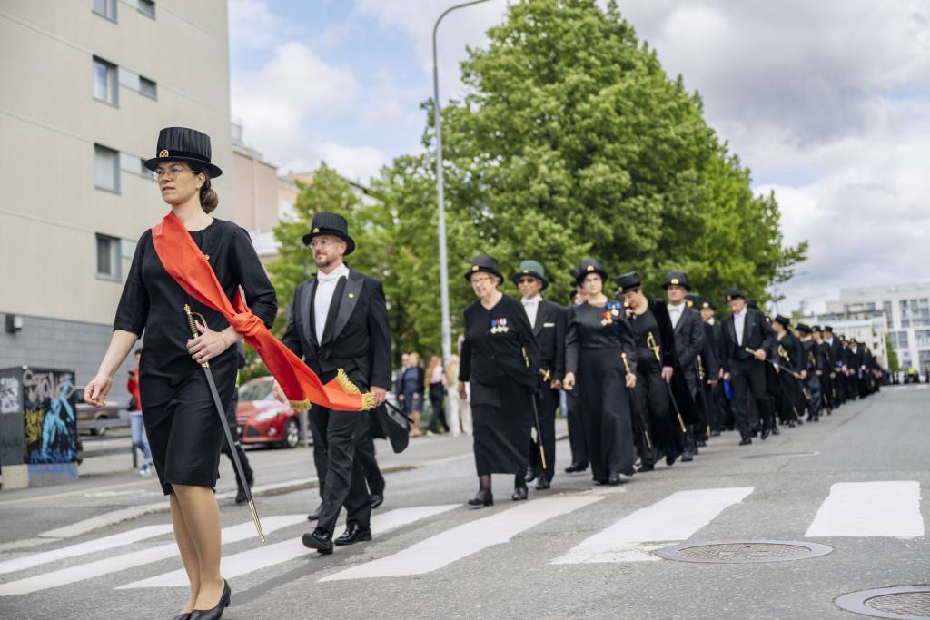 A procession of doctors walking on the streets of Tampere