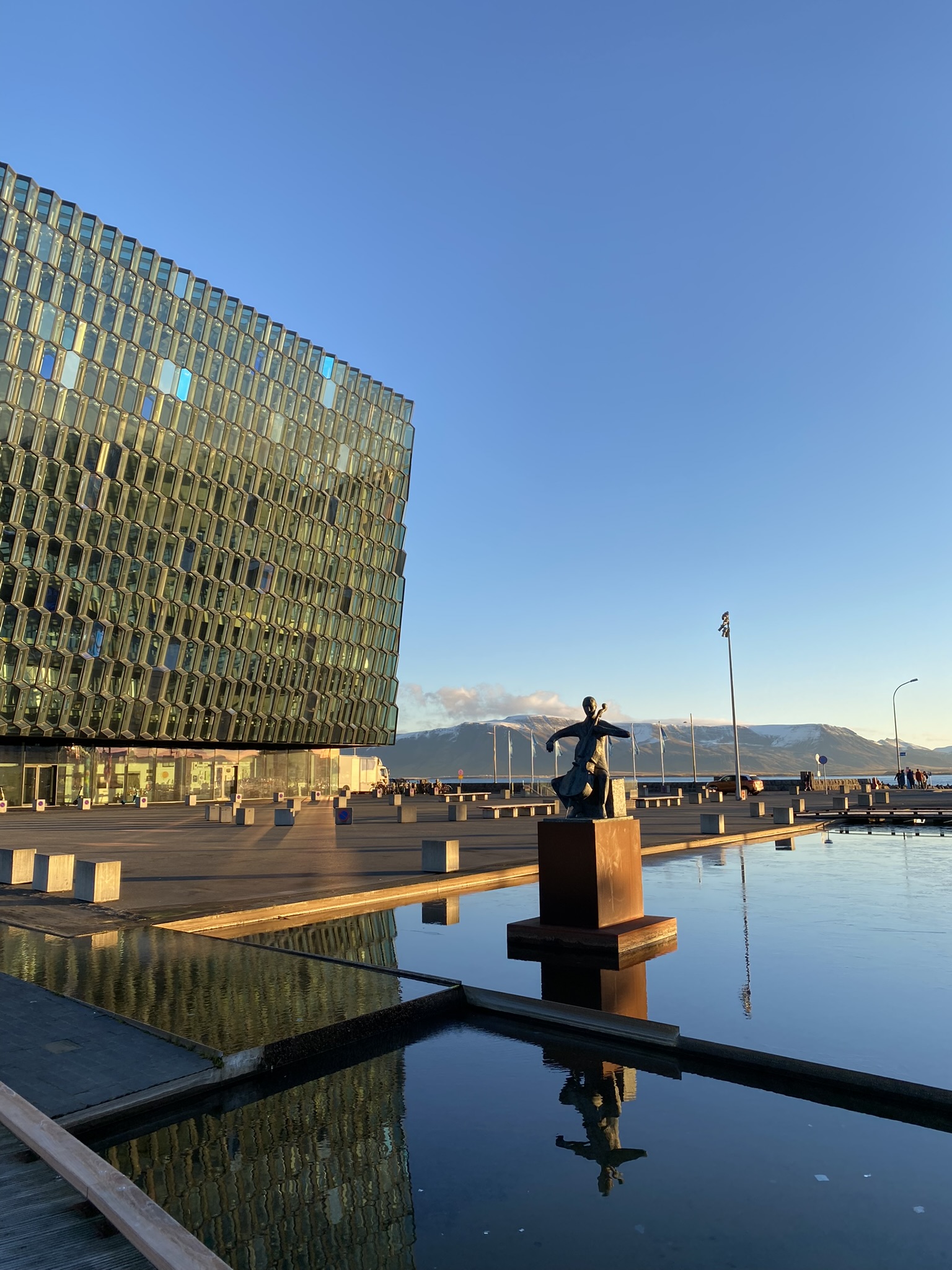 Image of a sunny day in Icelandic city.